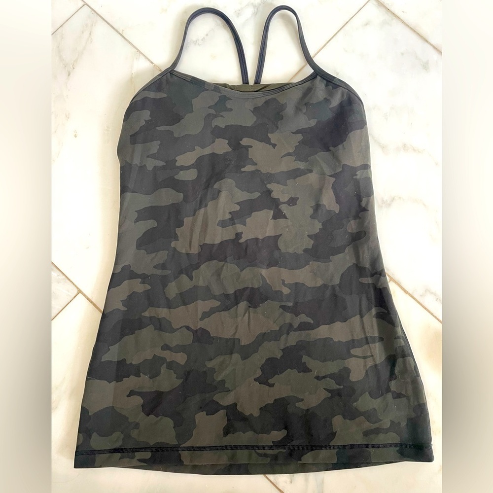 Lululemon green gray black camo racerback strappy built-in bra tank top Size 8